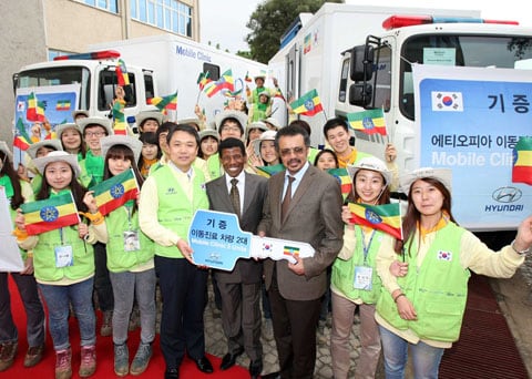 Компания Hyundai Motor дарит странам Африки десять мобильных клиник