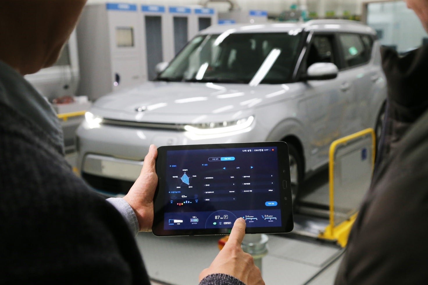 Hyundai Motor Group представляет первую в отрасли систему по управлению рабочими характеристиками электромобиля с помощью смартфона