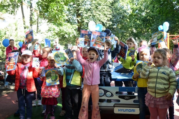 Российский завод Hyundai подарил Сестрорецку детскую игровую площадку
