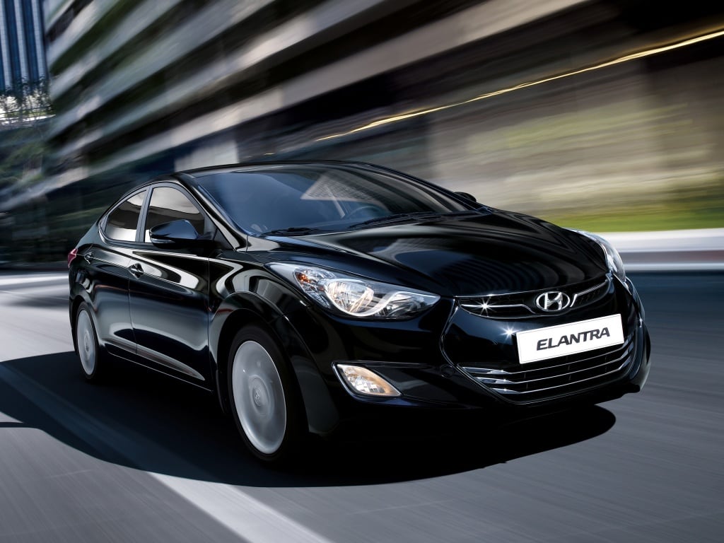 Hyundai открывает публике внешний вид интерьера нового седана Elantra