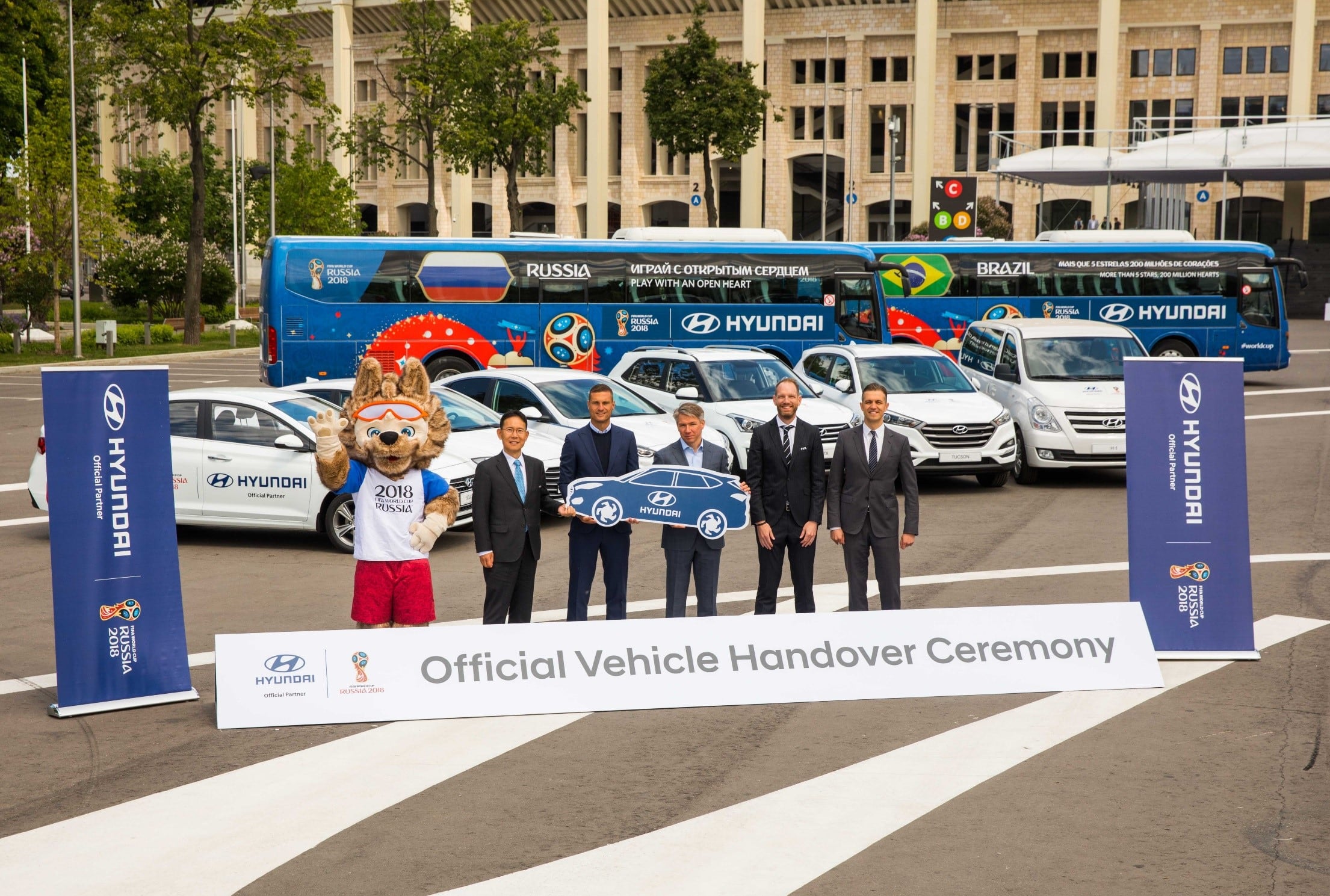 Компания Hyundai Motor передала автомобили для крупнейшего в мире спортивного события — Чемпионата мира по футболу FIFA 2018™