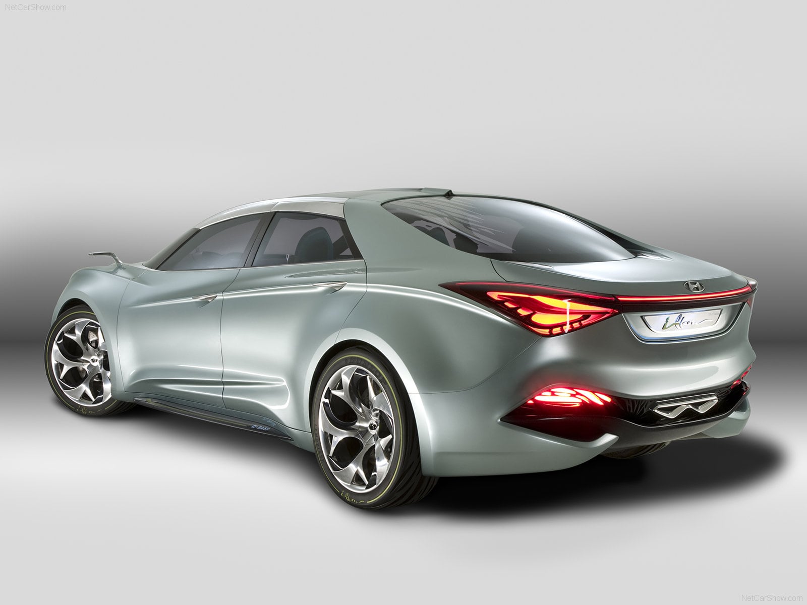 030310_Hyundai представила новый концепт i-flow на международном автосалоне в Женеве